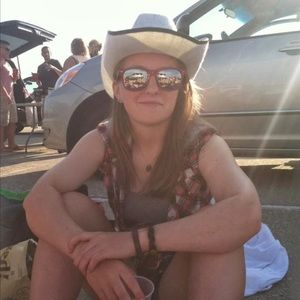 Meet your Posher, Erin